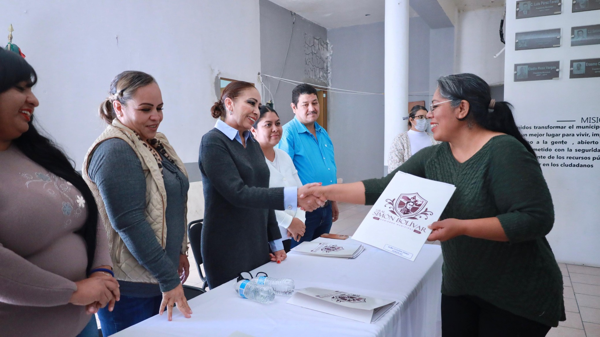ENTREGA DE LOS PRIMEROS TÍTULOS DE PROPIEDAD EN EL MUNICIPIO